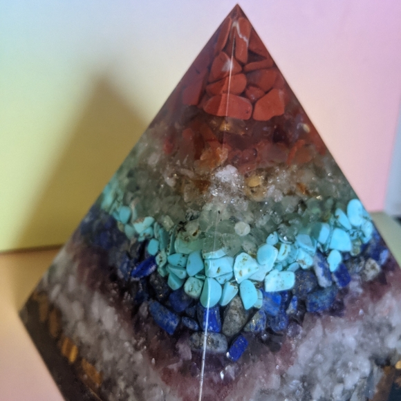 Natural Crystal Stones Resin Pyramid - Picture 7 of 11